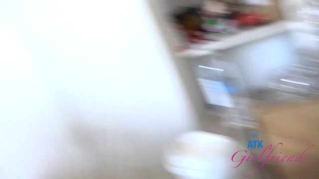 Сучка взяла перерыв на работе для траха с мужем