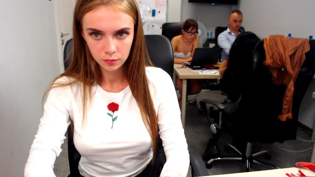 Предсказуемый интим во время веб-трансляции