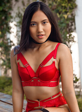 Порно с актрисой May Thai (Май Тай)